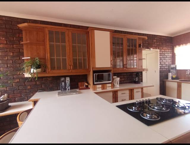 4 BEDROOM HOUSE FOR SALE IN THREE RIVERS EAST